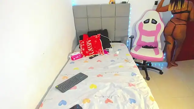 Snapshot of Miranda-brow chatting on 01-15-26, 12:03 Miranda-brow online show from 01-15-26, 12:03