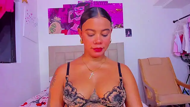 Snapshot of Miranda-brow chatting on 02-14-25, 01:45 Miranda-brow online show from 02-14-25, 01:45