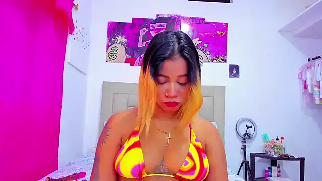 Snapshot of Miranda-brow chatting on 01-31-25, 06:03 Miranda-brow online show from 01-31-25, 06:03