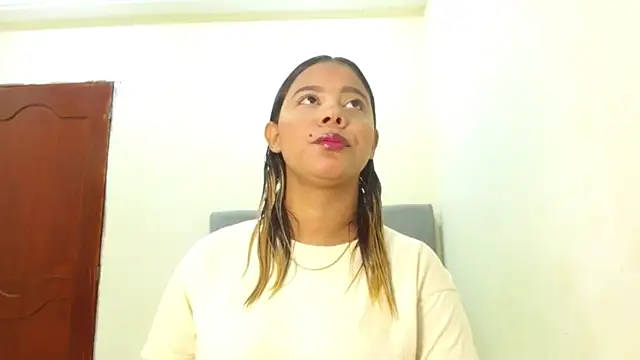 Snapshot of Miranda-brow chatting on 09-09-25, 01:05 Miranda-brow online show from 09-09-25, 01:05