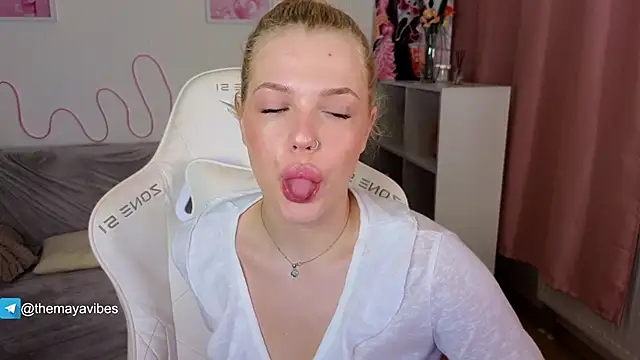 Snapshot of Maya_Rave chatting on 02-27-26, 03:40 Maya Rave online show from 02-27-26, 03:40