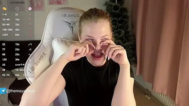 Snapshot of Maya_Rave chatting on 01-17-26, 03:32 Maya Rave online show from 01-17-26, 03:32