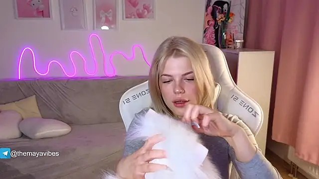 Snapshot of Maya_Rave chatting on 02-01-26, 03:27 Maya Rave online show from 02-01-26, 03:27