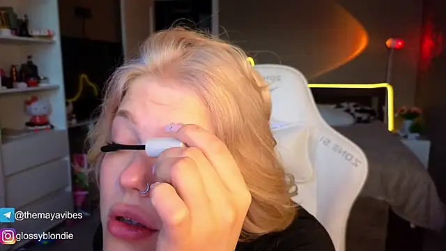 Snapshot of Maya_Rave chatting on 04-01-26, 04:03 Maya Rave online show from 04-01-26, 04:03