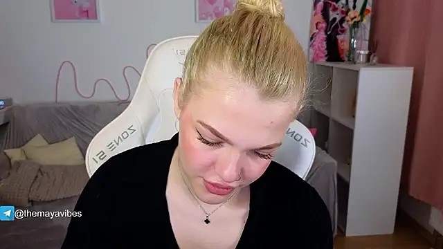 Snapshot of Maya_Rave chatting on 03-06-26, 03:45 Maya Rave online show from 03-06-26, 03:45