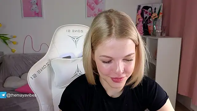 Snapshot of Maya_Rave chatting on 03-11-26, 03:44 Maya Rave online show from 03-11-26, 03:44