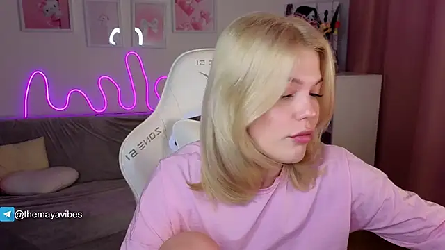 Snapshot of Maya_Rave chatting on 02-10-26, 03:27 Maya Rave online show from 02-10-26, 03:27