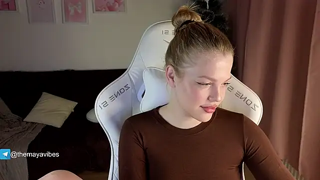 Snapshot of Maya_Rave chatting on 01-18-26, 03:54 Maya Rave online show from 01-18-26, 03:54