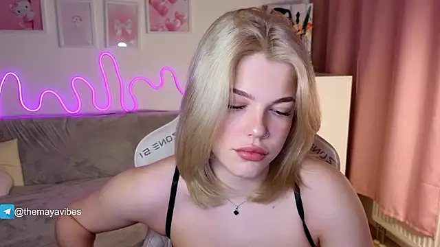 Snapshot of Maya_Rave chatting on 02-05-26, 03:24 Maya Rave online show from 02-05-26, 03:24