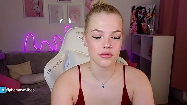 Snapshot of Maya_Rave chatting on 02-12-26, 03:50 Maya Rave online show from 02-12-26, 03:50