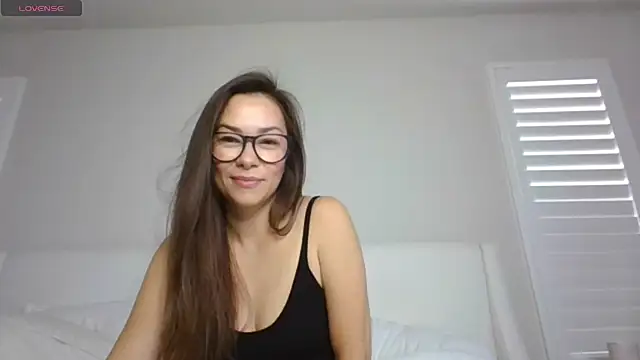 Snapshot of mixedasiangirl chatting on 09-10-25, 05:12 mixedasiangirl online show from 09-10-25, 05:12