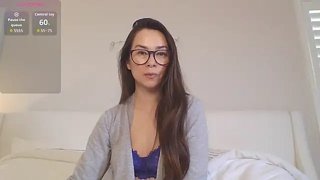 Snapshot of mixedasiangirl chatting on 05-12-26, 07:42 mixedasiangirl online show from 05-12-26, 07:42