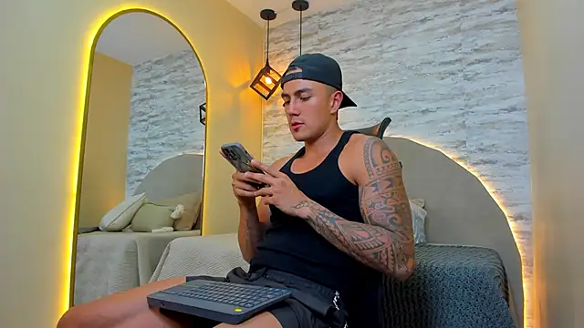 Aron Bolt online show from 11-14-25, 01:20