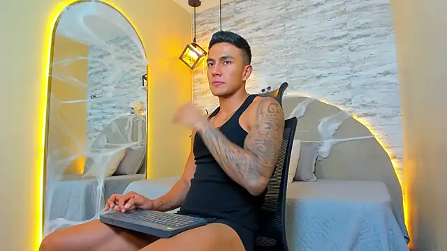 Aron Bolt online show from 10-24-25, 10:09