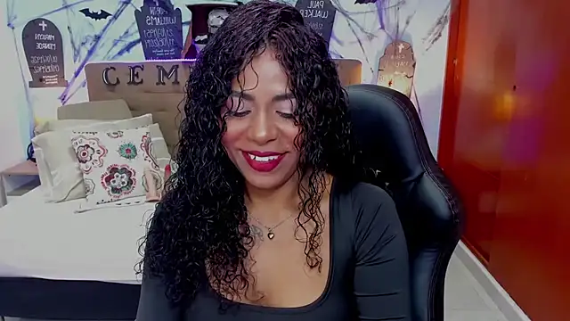 Edelaine rogers online show from 10-28-25, 04:46