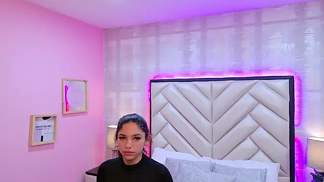 HazelMoret online show from 09-19-25, 11:25