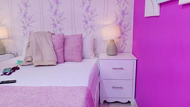 HazelMoret online show from 10-03-25, 11:45