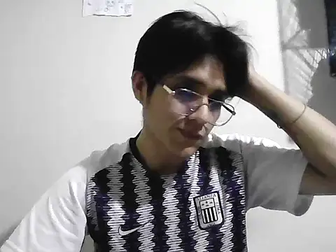 Snapshot of HardDick2 chatting on 05-16-26, 05:28 HardDick2 online show from 05-16-26, 05:28