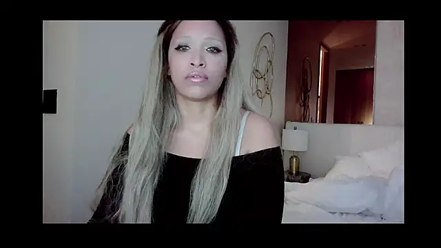 Snapshot of liadivina chatting on 08-03-26, 02:08 liadivina online show from 08-03-26, 02:08