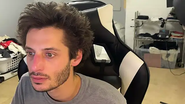 Snapshot of Dylansd chatting on 12-27-24, 04:04 Dylansd online show from 12-27-24, 04:04