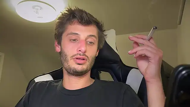 Snapshot of Dylansd chatting on 12-17-24, 05:18 Dylansd online show from 12-17-24, 05:18