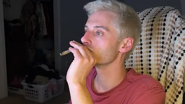 Snapshot of Dylansd chatting on 12-30-24, 09:27 Dylansd online show from 12-30-24, 09:27