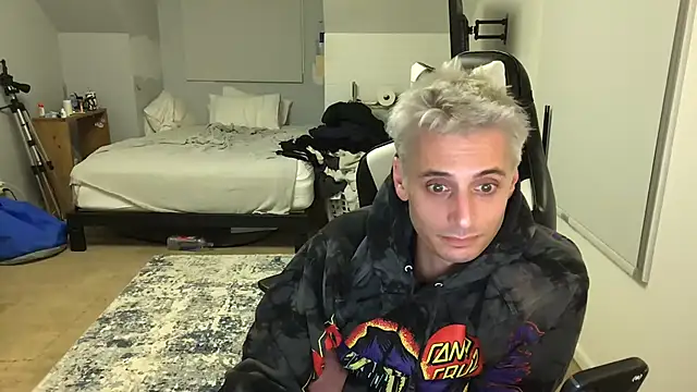 Snapshot of Dylansd chatting on 12-29-24, 05:42 Dylansd online show from 12-29-24, 05:42