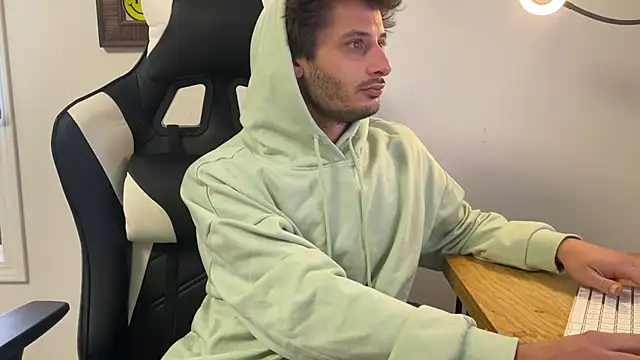 Snapshot of Dylansd chatting on 12-27-24, 08:50 Dylansd online show from 12-27-24, 08:50