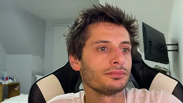 Snapshot of Dylansd chatting on 12-22-24, 12:28 Dylansd online show from 12-22-24, 12:28