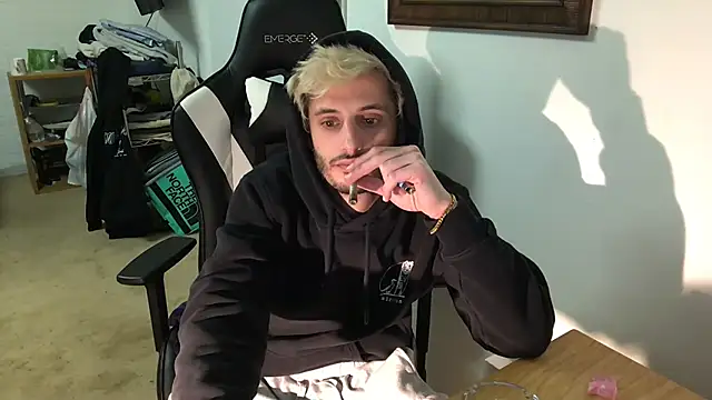 Snapshot of Dylansd chatting on 03-04-25, 06:47 Dylansd online show from 03-04-25, 06:47