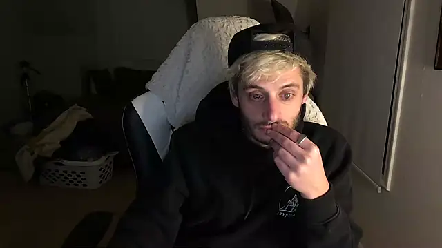 Snapshot of Dylansd chatting on 03-05-25, 10:22 Dylansd online show from 03-05-25, 10:22