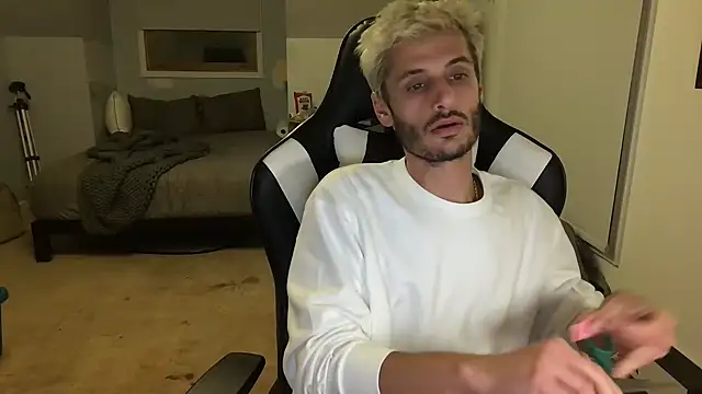 Snapshot of Dylansd chatting on 02-05-25, 03:34 Dylansd online show from 02-05-25, 03:34