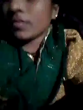 Snapshot of riya_houswife chatting on 11-08-25, 04:32 riya houswife online show from 11-08-25, 04:32