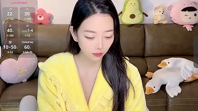 Snapshot of Yilin1999 chatting on 02-07-25, 11:55 Yilin1999 online show from 02-07-25, 11:55