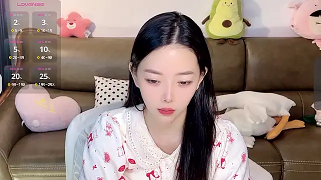 Snapshot of Yilin1999 chatting on 01-26-25, 10:57 Yilin1999 online show from 01-26-25, 10:57