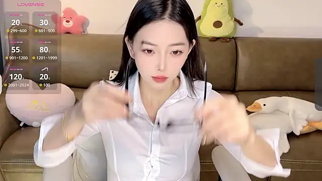 Snapshot of Yilin1999 chatting on 02-11-25, 02:35 Yilin1999 online show from 02-11-25, 02:35