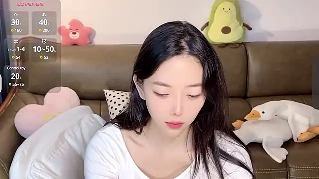 Snapshot of Yilin1999 chatting on 02-21-25, 10:26 Yilin1999 online show from 02-21-25, 10:26