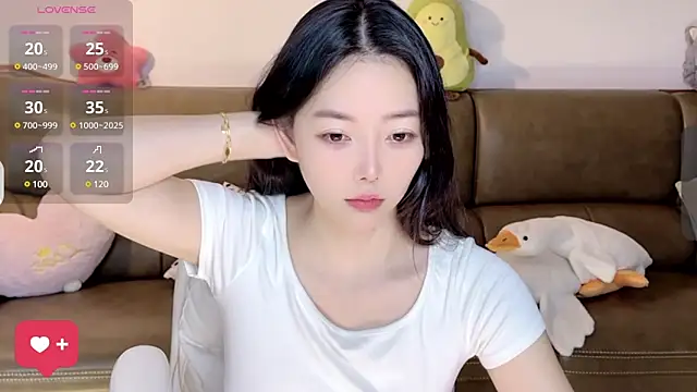 Snapshot of Yilin1999 chatting on 03-05-25, 04:13 Yilin1999 online show from 03-05-25, 04:13