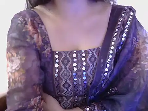 Snapshot of diva-22 chatting on 02-11-25, 04:13 diva-22 online show from 02-11-25, 04:13