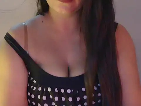 Snapshot of diva-22 chatting on 11-10-25, 04:23 diva-22 online show from 11-10-25, 04:23