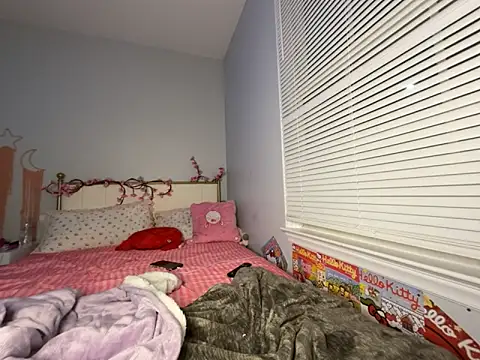 Snapshot of strip4faith chatting on 02-16-26, 02:10 strip4faith online show from 02-16-26, 02:10