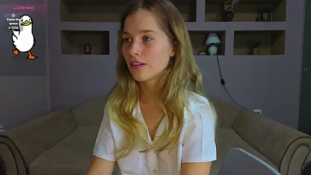 LinaCristonsen online show from 10-26-25, 03:34