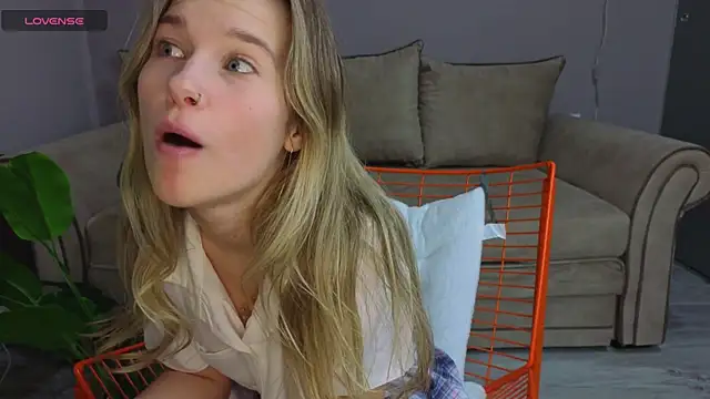 LinaCristonsen online show from 01-10-26, 04:24