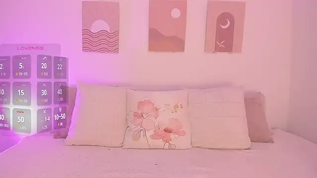 Snapshot of Mia_Heartt chatting on 02-08-25, 08:53 Mia Heartt online show from 02-08-25, 08:53