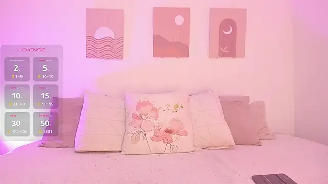 Snapshot of Mia_Heartt chatting on 02-10-25, 10:40 Mia Heartt online show from 02-10-25, 10:40