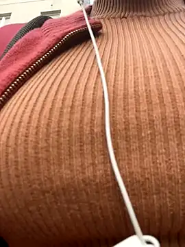 Snapshot of ScarletAss chatting on 09-09-25, 05:17 ScarletAss online show from 09-09-25, 05:17