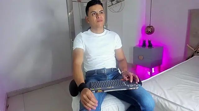 Lucii fer  online show from 11-20-25, 11:33