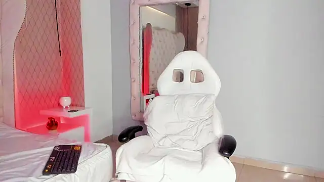 Lucii fer  online show from 02-19-26, 11:40