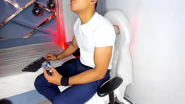 Lucii fer  online show from 11-27-25, 11:54