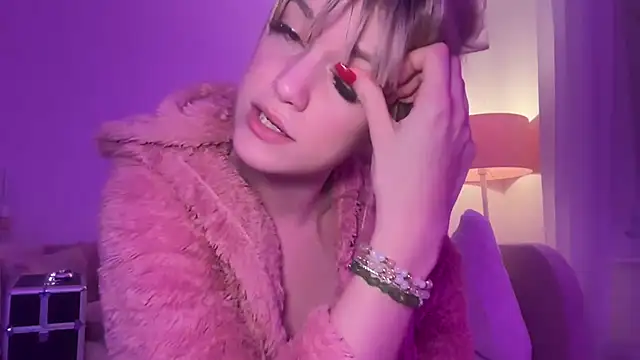 LustfulLuna  online show from 03-06-26, 11:00